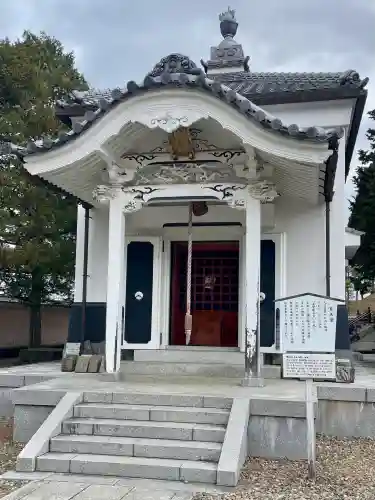 成田山新勝寺の{uncategorized: "未分類", other: "その他", undefined: "問題あり", building: "その他建物", grave: "お墓", sacred_gate: "鳥居", guardian: "狛犬", statue: "像", buddha: "仏像", history: "歴史", nature: "自然", garden: "庭園", animal: "動物", pagoda: "塔", temizu: "手水舎", mountain_gate: "山門・神門", sanctuary: "本殿・本堂", subordinate: "末社・摂社", art: "芸術", scenery: "景色", jizo: "地蔵", ema: "絵馬", goshuin: "御朱印", omikuji: "おみくじ", items: "授与品その他", amulet: "お守り", goshuincho: "御朱印帳", eats: "食事", festival: "お祭り", votive_dance: "神楽", shichigosan: "七五三参", wedding: "結婚式", experience: "体験その他", initially: "初詣", around: "周辺", anti_infection: "感染症対策"}