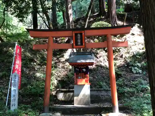有子山稲荷神社の末社・摂社