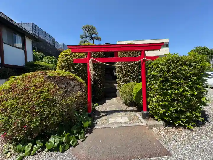 今川稲荷大明神の{uncategorized: "未分類", other: "その他", undefined: "問題あり", building: "その他建物", grave: "お墓", sacred_gate: "鳥居", guardian: "狛犬", statue: "像", buddha: "仏像", history: "歴史", nature: "自然", garden: "庭園", animal: "動物", pagoda: "塔", temizu: "手水舎", mountain_gate: "山門・神門", sanctuary: "本殿・本堂", subordinate: "末社・摂社", art: "芸術", scenery: "景色", jizo: "地蔵", ema: "絵馬", goshuin: "御朱印", omikuji: "おみくじ", items: "授与品その他", amulet: "お守り", goshuincho: "御朱印帳", eats: "食事", festival: "お祭り", votive_dance: "神楽", shichigosan: "七五三参", wedding: "結婚式", experience: "体験その他", initially: "初詣", around: "周辺", anti_infection: "感染症対策"}