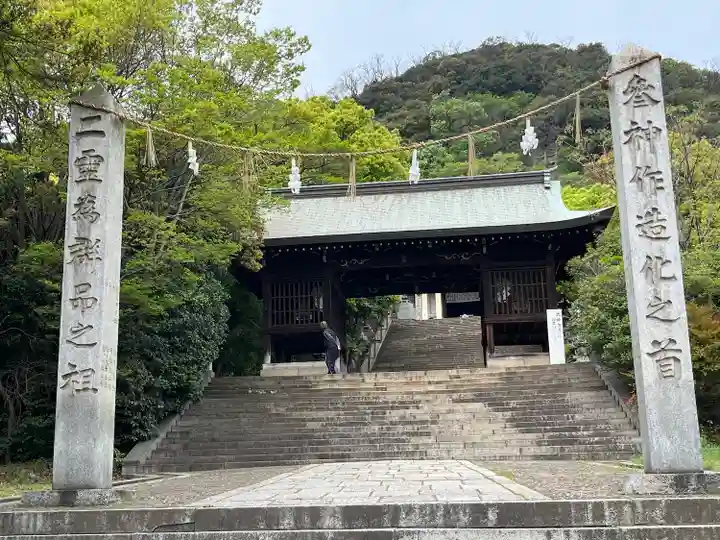 沼名前神社の山門・神門