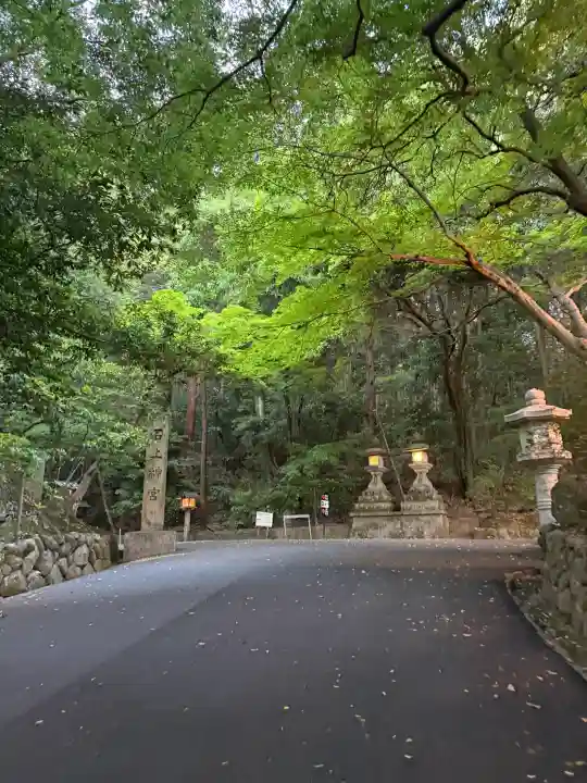 石上神宮の{uncategorized: "未分類", other: "その他", undefined: "問題あり", building: "その他建物", grave: "お墓", sacred_gate: "鳥居", guardian: "狛犬", statue: "像", buddha: "仏像", history: "歴史", nature: "自然", garden: "庭園", animal: "動物", pagoda: "塔", temizu: "手水舎", mountain_gate: "山門・神門", sanctuary: "本殿・本堂", subordinate: "末社・摂社", art: "芸術", scenery: "景色", jizo: "地蔵", ema: "絵馬", goshuin: "御朱印", omikuji: "おみくじ", items: "授与品その他", amulet: "お守り", goshuincho: "御朱印帳", eats: "食事", festival: "お祭り", votive_dance: "神楽", shichigosan: "七五三参", wedding: "結婚式", experience: "体験その他", initially: "初詣", around: "周辺", anti_infection: "感染症対策"}