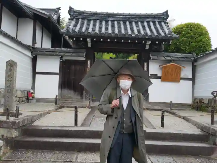 芬陀院の山門・神門