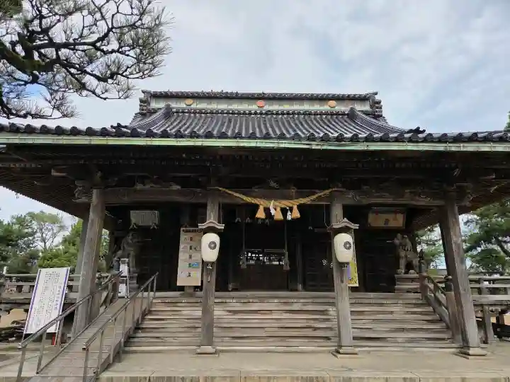 放生津八幡宮の{uncategorized: "未分類", other: "その他", undefined: "問題あり", building: "その他建物", grave: "お墓", sacred_gate: "鳥居", guardian: "狛犬", statue: "像", buddha: "仏像", history: "歴史", nature: "自然", garden: "庭園", animal: "動物", pagoda: "塔", temizu: "手水舎", mountain_gate: "山門・神門", sanctuary: "本殿・本堂", subordinate: "末社・摂社", art: "芸術", scenery: "景色", jizo: "地蔵", ema: "絵馬", goshuin: "御朱印", omikuji: "おみくじ", items: "授与品その他", amulet: "お守り", goshuincho: "御朱印帳", eats: "食事", festival: "お祭り", votive_dance: "神楽", shichigosan: "七五三参", wedding: "結婚式", experience: "体験その他", initially: "初詣", around: "周辺", anti_infection: "感染症対策"}
