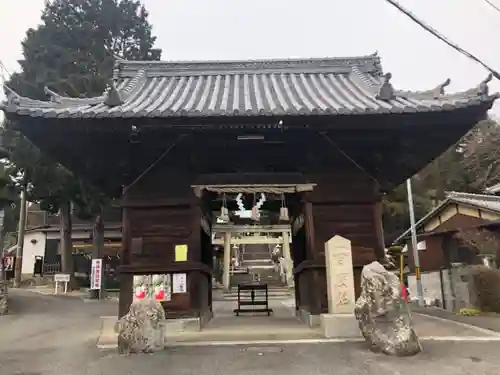 白國神社の山門