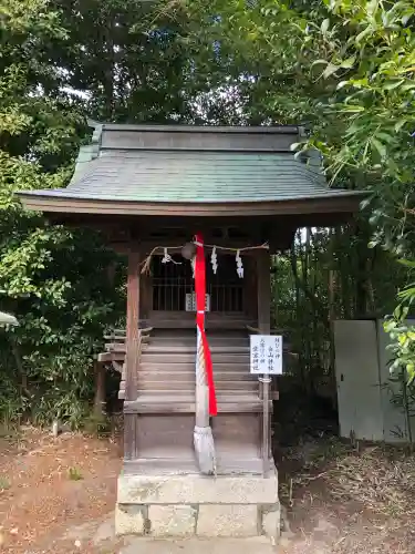 三尾神社の{uncategorized: "未分類", other: "その他", undefined: "問題あり", building: "その他建物", grave: "お墓", sacred_gate: "鳥居", guardian: "狛犬", statue: "像", buddha: "仏像", history: "歴史", nature: "自然", garden: "庭園", animal: "動物", pagoda: "塔", temizu: "手水舎", mountain_gate: "山門・神門", sanctuary: "本殿・本堂", subordinate: "末社・摂社", art: "芸術", scenery: "景色", jizo: "地蔵", ema: "絵馬", goshuin: "御朱印", omikuji: "おみくじ", items: "授与品その他", amulet: "お守り", goshuincho: "御朱印帳", eats: "食事", festival: "お祭り", votive_dance: "神楽", shichigosan: "七五三参", wedding: "結婚式", experience: "体験その他", initially: "初詣", around: "周辺", anti_infection: "感染症対策"}