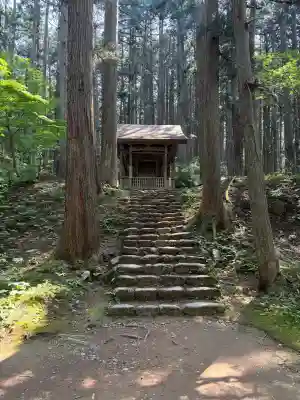 平泉寺白山神社の{uncategorized: "未分類", other: "その他", undefined: "問題あり", building: "その他建物", grave: "お墓", sacred_gate: "鳥居", guardian: "狛犬", statue: "像", buddha: "仏像", history: "歴史", nature: "自然", garden: "庭園", animal: "動物", pagoda: "塔", temizu: "手水舎", mountain_gate: "山門・神門", sanctuary: "本殿・本堂", subordinate: "末社・摂社", art: "芸術", scenery: "景色", jizo: "地蔵", ema: "絵馬", goshuin: "御朱印", omikuji: "おみくじ", items: "授与品その他", amulet: "お守り", goshuincho: "御朱印帳", eats: "食事", festival: "お祭り", votive_dance: "神楽", shichigosan: "七五三参", wedding: "結婚式", experience: "体験その他", initially: "初詣", around: "周辺", anti_infection: "感染症対策"}