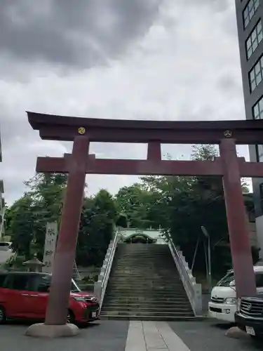 白金氷川神社の鳥居