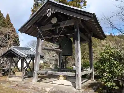 伊勢廻寺の{uncategorized: "未分類", other: "その他", undefined: "問題あり", building: "その他建物", grave: "お墓", sacred_gate: "鳥居", guardian: "狛犬", statue: "像", buddha: "仏像", history: "歴史", nature: "自然", garden: "庭園", animal: "動物", pagoda: "塔", temizu: "手水舎", mountain_gate: "山門・神門", sanctuary: "本殿・本堂", subordinate: "末社・摂社", art: "芸術", scenery: "景色", jizo: "地蔵", ema: "絵馬", goshuin: "御朱印", omikuji: "おみくじ", items: "授与品その他", amulet: "お守り", goshuincho: "御朱印帳", eats: "食事", festival: "お祭り", votive_dance: "神楽", shichigosan: "七五三参", wedding: "結婚式", experience: "体験その他", initially: "初詣", around: "周辺", anti_infection: "感染症対策"}