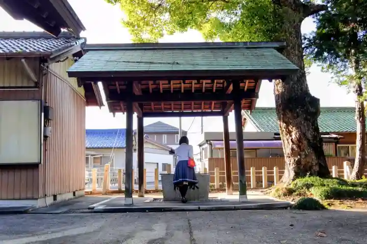 六所社(郷中)の手水舎