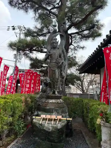葛井寺の{uncategorized: "未分類", other: "その他", undefined: "問題あり", building: "その他建物", grave: "お墓", sacred_gate: "鳥居", guardian: "狛犬", statue: "像", buddha: "仏像", history: "歴史", nature: "自然", garden: "庭園", animal: "動物", pagoda: "塔", temizu: "手水舎", mountain_gate: "山門・神門", sanctuary: "本殿・本堂", subordinate: "末社・摂社", art: "芸術", scenery: "景色", jizo: "地蔵", ema: "絵馬", goshuin: "御朱印", omikuji: "おみくじ", items: "授与品その他", amulet: "お守り", goshuincho: "御朱印帳", eats: "食事", festival: "お祭り", votive_dance: "神楽", shichigosan: "七五三参", wedding: "結婚式", experience: "体験その他", initially: "初詣", around: "周辺", anti_infection: "感染症対策"}
