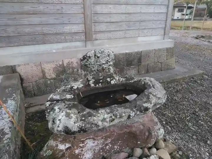 猫石貴船神社の手水舎