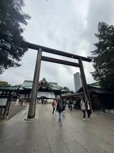 靖國神社の{uncategorized: "未分類", other: "その他", undefined: "問題あり", building: "その他建物", grave: "お墓", sacred_gate: "鳥居", guardian: "狛犬", statue: "像", buddha: "仏像", history: "歴史", nature: "自然", garden: "庭園", animal: "動物", pagoda: "塔", temizu: "手水舎", mountain_gate: "山門・神門", sanctuary: "本殿・本堂", subordinate: "末社・摂社", art: "芸術", scenery: "景色", jizo: "地蔵", ema: "絵馬", goshuin: "御朱印", omikuji: "おみくじ", items: "授与品その他", amulet: "お守り", goshuincho: "御朱印帳", eats: "食事", festival: "お祭り", votive_dance: "神楽", shichigosan: "七五三参", wedding: "結婚式", experience: "体験その他", initially: "初詣", around: "周辺", anti_infection: "感染症対策"}