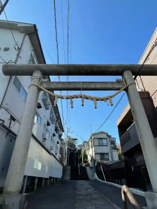 生麦杉山神社の{uncategorized: "未分類", other: "その他", undefined: "問題あり", building: "その他建物", grave: "お墓", sacred_gate: "鳥居", guardian: "狛犬", statue: "像", buddha: "仏像", history: "歴史", nature: "自然", garden: "庭園", animal: "動物", pagoda: "塔", temizu: "手水舎", mountain_gate: "山門・神門", sanctuary: "本殿・本堂", subordinate: "末社・摂社", art: "芸術", scenery: "景色", jizo: "地蔵", ema: "絵馬", goshuin: "御朱印", omikuji: "おみくじ", items: "授与品その他", amulet: "お守り", goshuincho: "御朱印帳", eats: "食事", festival: "お祭り", votive_dance: "神楽", shichigosan: "七五三参", wedding: "結婚式", experience: "体験その他", initially: "初詣", around: "周辺", anti_infection: "感染症対策"}