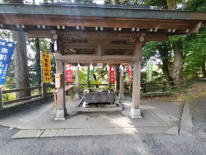唐澤山神社の手水舎