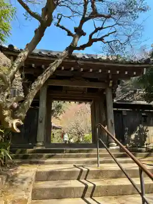 黄梅院（円覚寺塔頭）の{uncategorized: "未分類", other: "その他", undefined: "問題あり", building: "その他建物", grave: "お墓", sacred_gate: "鳥居", guardian: "狛犬", statue: "像", buddha: "仏像", history: "歴史", nature: "自然", garden: "庭園", animal: "動物", pagoda: "塔", temizu: "手水舎", mountain_gate: "山門・神門", sanctuary: "本殿・本堂", subordinate: "末社・摂社", art: "芸術", scenery: "景色", jizo: "地蔵", ema: "絵馬", goshuin: "御朱印", omikuji: "おみくじ", items: "授与品その他", amulet: "お守り", goshuincho: "御朱印帳", eats: "食事", festival: "お祭り", votive_dance: "神楽", shichigosan: "七五三参", wedding: "結婚式", experience: "体験その他", initially: "初詣", around: "周辺", anti_infection: "感染症対策"}