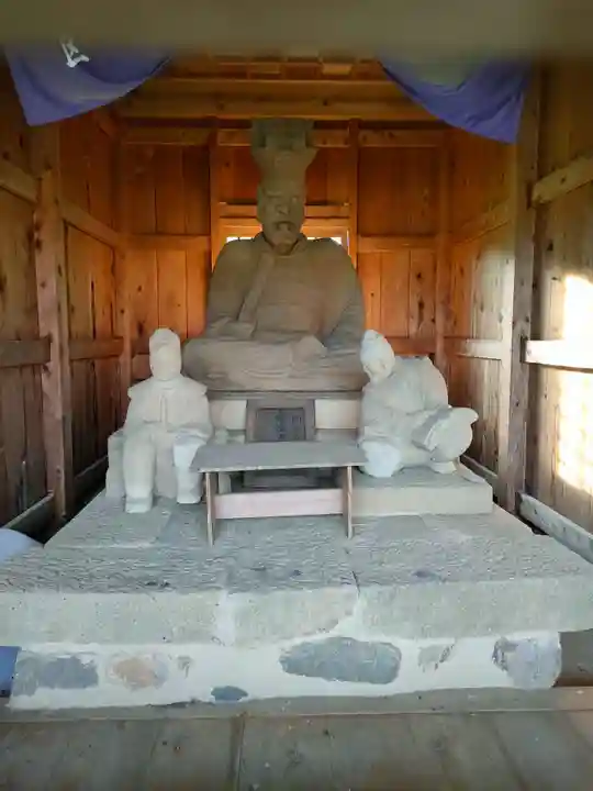 石造閻魔大王像の仏像