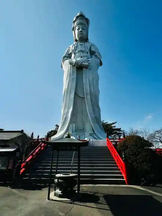 観音山慈眼院(高崎観音)の{uncategorized: "未分類", other: "その他", undefined: "問題あり", building: "その他建物", grave: "お墓", sacred_gate: "鳥居", guardian: "狛犬", statue: "像", buddha: "仏像", history: "歴史", nature: "自然", garden: "庭園", animal: "動物", pagoda: "塔", temizu: "手水舎", mountain_gate: "山門・神門", sanctuary: "本殿・本堂", subordinate: "末社・摂社", art: "芸術", scenery: "景色", jizo: "地蔵", ema: "絵馬", goshuin: "御朱印", omikuji: "おみくじ", items: "授与品その他", amulet: "お守り", goshuincho: "御朱印帳", eats: "食事", festival: "お祭り", votive_dance: "神楽", shichigosan: "七五三参", wedding: "結婚式", experience: "体験その他", initially: "初詣", around: "周辺", anti_infection: "感染症対策"}