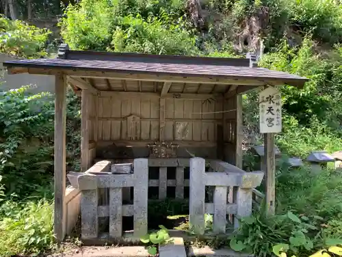 宇迦神社の末社