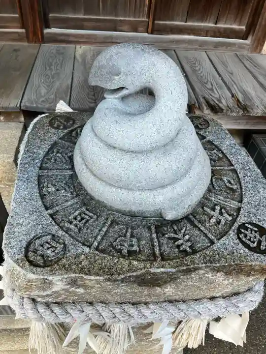 琴平神社の{uncategorized: "未分類", other: "その他", undefined: "問題あり", building: "その他建物", grave: "お墓", sacred_gate: "鳥居", guardian: "狛犬", statue: "像", buddha: "仏像", history: "歴史", nature: "自然", garden: "庭園", animal: "動物", pagoda: "塔", temizu: "手水舎", mountain_gate: "山門・神門", sanctuary: "本殿・本堂", subordinate: "末社・摂社", art: "芸術", scenery: "景色", jizo: "地蔵", ema: "絵馬", goshuin: "御朱印", omikuji: "おみくじ", items: "授与品その他", amulet: "お守り", goshuincho: "御朱印帳", eats: "食事", festival: "お祭り", votive_dance: "神楽", shichigosan: "七五三参", wedding: "結婚式", experience: "体験その他", initially: "初詣", around: "周辺", anti_infection: "感染症対策"}