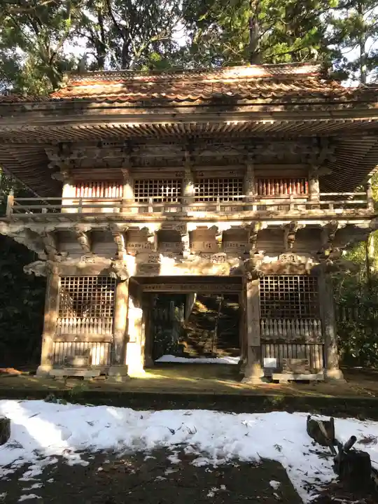摩尼寺の山門・神門