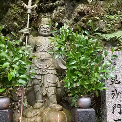 大本山七宝瀧寺の像