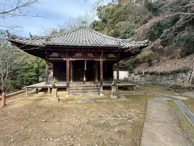 金剛宝寺（紀三井寺）の{uncategorized: "未分類", other: "その他", undefined: "問題あり", building: "その他建物", grave: "お墓", sacred_gate: "鳥居", guardian: "狛犬", statue: "像", buddha: "仏像", history: "歴史", nature: "自然", garden: "庭園", animal: "動物", pagoda: "塔", temizu: "手水舎", mountain_gate: "山門・神門", sanctuary: "本殿・本堂", subordinate: "末社・摂社", art: "芸術", scenery: "景色", jizo: "地蔵", ema: "絵馬", goshuin: "御朱印", omikuji: "おみくじ", items: "授与品その他", amulet: "お守り", goshuincho: "御朱印帳", eats: "食事", festival: "お祭り", votive_dance: "神楽", shichigosan: "七五三参", wedding: "結婚式", experience: "体験その他", initially: "初詣", around: "周辺", anti_infection: "感染症対策"}