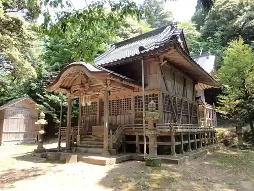 志加奴神社の本殿