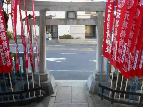 元徳稲荷神社の鳥居