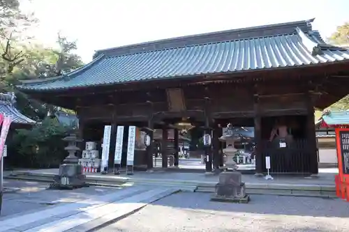 妻沼聖天山歓喜院の山門・神門
