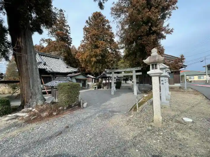 新城観音堂の{uncategorized: "未分類", other: "その他", undefined: "問題あり", building: "その他建物", grave: "お墓", sacred_gate: "鳥居", guardian: "狛犬", statue: "像", buddha: "仏像", history: "歴史", nature: "自然", garden: "庭園", animal: "動物", pagoda: "塔", temizu: "手水舎", mountain_gate: "山門・神門", sanctuary: "本殿・本堂", subordinate: "末社・摂社", art: "芸術", scenery: "景色", jizo: "地蔵", ema: "絵馬", goshuin: "御朱印", omikuji: "おみくじ", items: "授与品その他", amulet: "お守り", goshuincho: "御朱印帳", eats: "食事", festival: "お祭り", votive_dance: "神楽", shichigosan: "七五三参", wedding: "結婚式", experience: "体験その他", initially: "初詣", around: "周辺", anti_infection: "感染症対策"}
