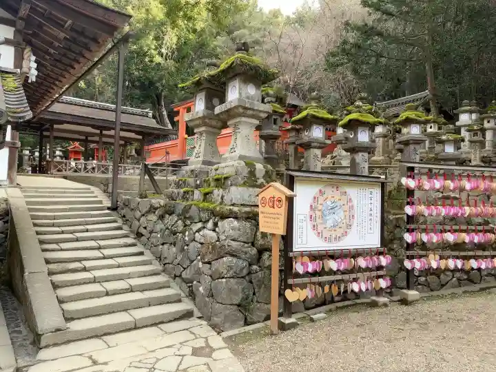 春日大社の{uncategorized: "未分類", other: "その他", undefined: "問題あり", building: "その他建物", grave: "お墓", sacred_gate: "鳥居", guardian: "狛犬", statue: "像", buddha: "仏像", history: "歴史", nature: "自然", garden: "庭園", animal: "動物", pagoda: "塔", temizu: "手水舎", mountain_gate: "山門・神門", sanctuary: "本殿・本堂", subordinate: "末社・摂社", art: "芸術", scenery: "景色", jizo: "地蔵", ema: "絵馬", goshuin: "御朱印", omikuji: "おみくじ", items: "授与品その他", amulet: "お守り", goshuincho: "御朱印帳", eats: "食事", festival: "お祭り", votive_dance: "神楽", shichigosan: "七五三参", wedding: "結婚式", experience: "体験その他", initially: "初詣", around: "周辺", anti_infection: "感染症対策"}