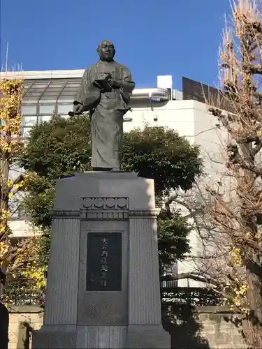 泉岳寺の像