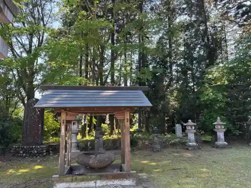 小林瀧尾神社の{uncategorized: "未分類", other: "その他", undefined: "問題あり", building: "その他建物", grave: "お墓", sacred_gate: "鳥居", guardian: "狛犬", statue: "像", buddha: "仏像", history: "歴史", nature: "自然", garden: "庭園", animal: "動物", pagoda: "塔", temizu: "手水舎", mountain_gate: "山門・神門", sanctuary: "本殿・本堂", subordinate: "末社・摂社", art: "芸術", scenery: "景色", jizo: "地蔵", ema: "絵馬", goshuin: "御朱印", omikuji: "おみくじ", items: "授与品その他", amulet: "お守り", goshuincho: "御朱印帳", eats: "食事", festival: "お祭り", votive_dance: "神楽", shichigosan: "七五三参", wedding: "結婚式", experience: "体験その他", initially: "初詣", around: "周辺", anti_infection: "感染症対策"}