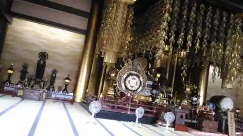 西新井大師総持寺の本殿・本堂