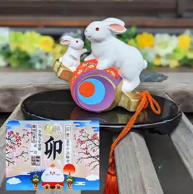 令和5年 新年の切り絵御朱印

お賽銭箱の上の置物がとら🐯からうさぎ🐰に代わっていました😊