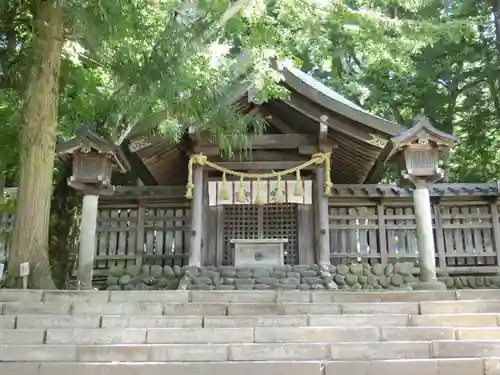 諏訪大社上社前宮の本殿・本堂