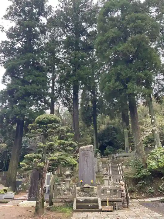 本漸寺の{uncategorized: "未分類", other: "その他", undefined: "問題あり", building: "その他建物", grave: "お墓", sacred_gate: "鳥居", guardian: "狛犬", statue: "像", buddha: "仏像", history: "歴史", nature: "自然", garden: "庭園", animal: "動物", pagoda: "塔", temizu: "手水舎", mountain_gate: "山門・神門", sanctuary: "本殿・本堂", subordinate: "末社・摂社", art: "芸術", scenery: "景色", jizo: "地蔵", ema: "絵馬", goshuin: "御朱印", omikuji: "おみくじ", items: "授与品その他", amulet: "お守り", goshuincho: "御朱印帳", eats: "食事", festival: "お祭り", votive_dance: "神楽", shichigosan: "七五三参", wedding: "結婚式", experience: "体験その他", initially: "初詣", around: "周辺", anti_infection: "感染症対策"}