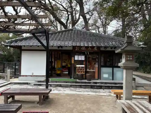 西宮神社の{uncategorized: "未分類", other: "その他", undefined: "問題あり", building: "その他建物", grave: "お墓", sacred_gate: "鳥居", guardian: "狛犬", statue: "像", buddha: "仏像", history: "歴史", nature: "自然", garden: "庭園", animal: "動物", pagoda: "塔", temizu: "手水舎", mountain_gate: "山門・神門", sanctuary: "本殿・本堂", subordinate: "末社・摂社", art: "芸術", scenery: "景色", jizo: "地蔵", ema: "絵馬", goshuin: "御朱印", omikuji: "おみくじ", items: "授与品その他", amulet: "お守り", goshuincho: "御朱印帳", eats: "食事", festival: "お祭り", votive_dance: "神楽", shichigosan: "七五三参", wedding: "結婚式", experience: "体験その他", initially: "初詣", around: "周辺", anti_infection: "感染症対策"}