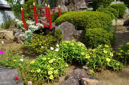 大鏑神社の庭園