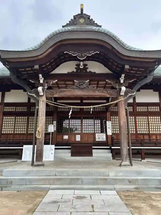 玉井宮東照宮の{uncategorized: "未分類", other: "その他", undefined: "問題あり", building: "その他建物", grave: "お墓", sacred_gate: "鳥居", guardian: "狛犬", statue: "像", buddha: "仏像", history: "歴史", nature: "自然", garden: "庭園", animal: "動物", pagoda: "塔", temizu: "手水舎", mountain_gate: "山門・神門", sanctuary: "本殿・本堂", subordinate: "末社・摂社", art: "芸術", scenery: "景色", jizo: "地蔵", ema: "絵馬", goshuin: "御朱印", omikuji: "おみくじ", items: "授与品その他", amulet: "お守り", goshuincho: "御朱印帳", eats: "食事", festival: "お祭り", votive_dance: "神楽", shichigosan: "七五三参", wedding: "結婚式", experience: "体験その他", initially: "初詣", around: "周辺", anti_infection: "感染症対策"}