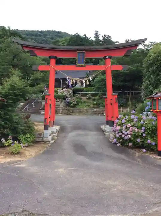 石母田 三吉神社の鳥居