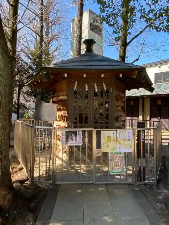 鳩森八幡神社の{uncategorized: "未分類", other: "その他", undefined: "問題あり", building: "その他建物", grave: "お墓", sacred_gate: "鳥居", guardian: "狛犬", statue: "像", buddha: "仏像", history: "歴史", nature: "自然", garden: "庭園", animal: "動物", pagoda: "塔", temizu: "手水舎", mountain_gate: "山門・神門", sanctuary: "本殿・本堂", subordinate: "末社・摂社", art: "芸術", scenery: "景色", jizo: "地蔵", ema: "絵馬", goshuin: "御朱印", omikuji: "おみくじ", items: "授与品その他", amulet: "お守り", goshuincho: "御朱印帳", eats: "食事", festival: "お祭り", votive_dance: "神楽", shichigosan: "七五三参", wedding: "結婚式", experience: "体験その他", initially: "初詣", around: "周辺", anti_infection: "感染症対策"}