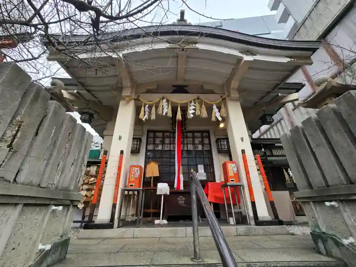 綱敷天神社御旅社の{uncategorized: "未分類", other: "その他", undefined: "問題あり", building: "その他建物", grave: "お墓", sacred_gate: "鳥居", guardian: "狛犬", statue: "像", buddha: "仏像", history: "歴史", nature: "自然", garden: "庭園", animal: "動物", pagoda: "塔", temizu: "手水舎", mountain_gate: "山門・神門", sanctuary: "本殿・本堂", subordinate: "末社・摂社", art: "芸術", scenery: "景色", jizo: "地蔵", ema: "絵馬", goshuin: "御朱印", omikuji: "おみくじ", items: "授与品その他", amulet: "お守り", goshuincho: "御朱印帳", eats: "食事", festival: "お祭り", votive_dance: "神楽", shichigosan: "七五三参", wedding: "結婚式", experience: "体験その他", initially: "初詣", around: "周辺", anti_infection: "感染症対策"}