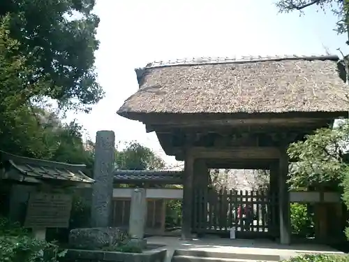極楽寺（霊鷲山感應院極楽律寺）の山門・神門