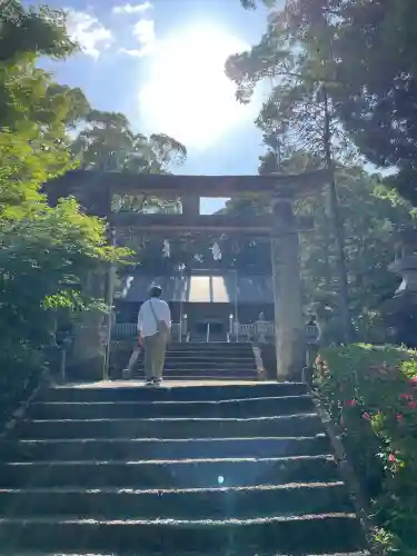 黒髪神社の{uncategorized: "未分類", other: "その他", undefined: "問題あり", building: "その他建物", grave: "お墓", sacred_gate: "鳥居", guardian: "狛犬", statue: "像", buddha: "仏像", history: "歴史", nature: "自然", garden: "庭園", animal: "動物", pagoda: "塔", temizu: "手水舎", mountain_gate: "山門・神門", sanctuary: "本殿・本堂", subordinate: "末社・摂社", art: "芸術", scenery: "景色", jizo: "地蔵", ema: "絵馬", goshuin: "御朱印", omikuji: "おみくじ", items: "授与品その他", amulet: "お守り", goshuincho: "御朱印帳", eats: "食事", festival: "お祭り", votive_dance: "神楽", shichigosan: "七五三参", wedding: "結婚式", experience: "体験その他", initially: "初詣", around: "周辺", anti_infection: "感染症対策"}