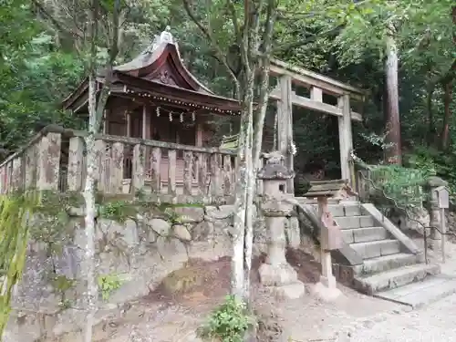 石上神宮の末社