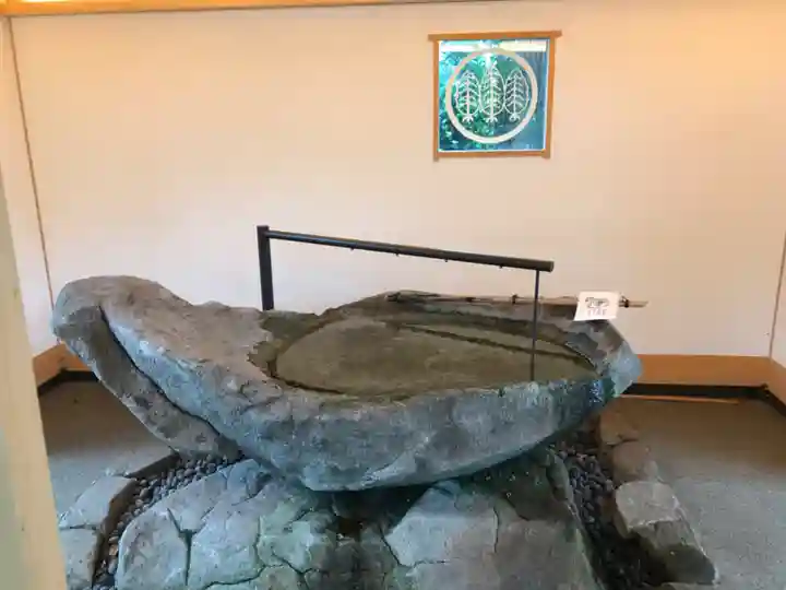 星川杉山神社の手水舎