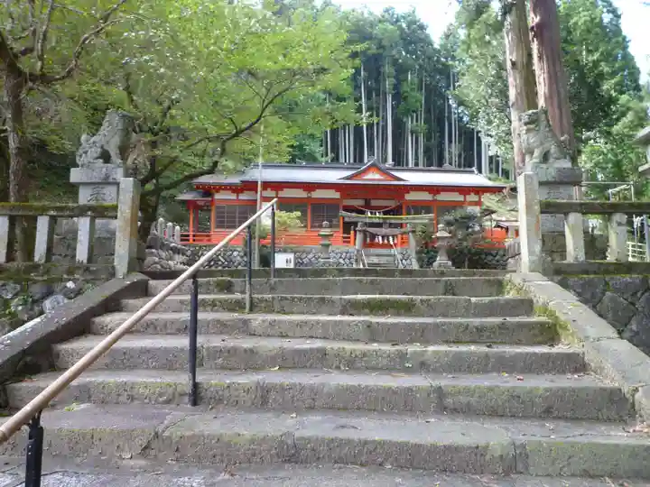 仲山神社(美杉町八知)の本殿・本堂