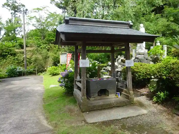 真野寺の手水舎