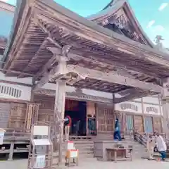 達谷西光寺の本殿